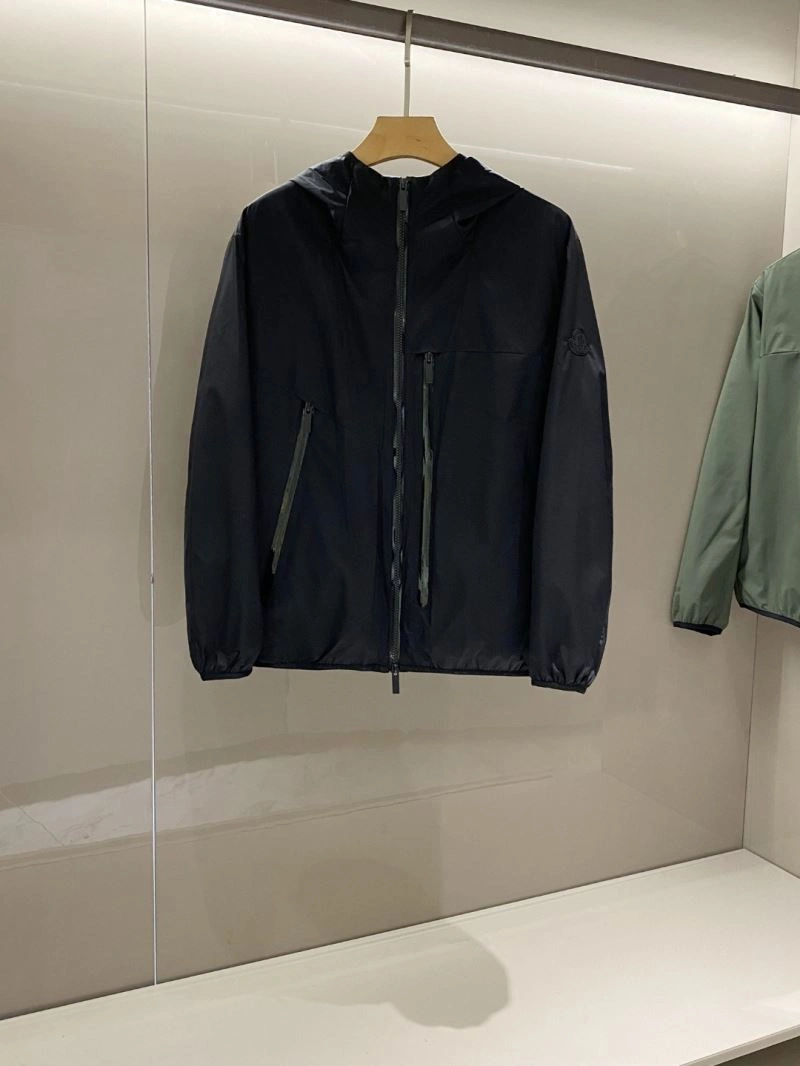 Moncler Outwear Attractive 142031