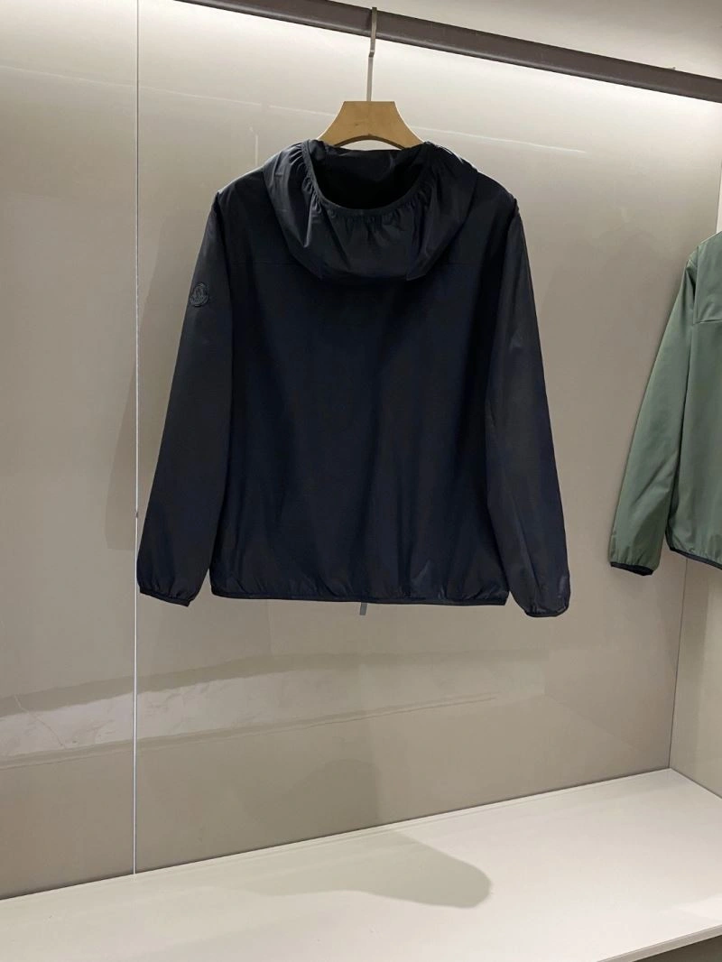Moncler Outwear Attractive 142031