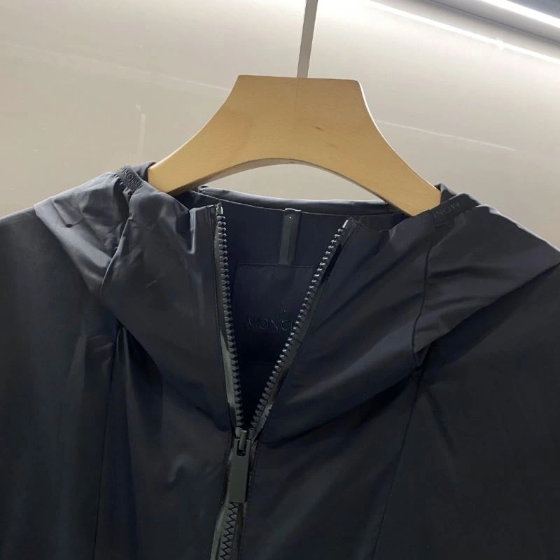 Moncler Outwear Attractive 142031