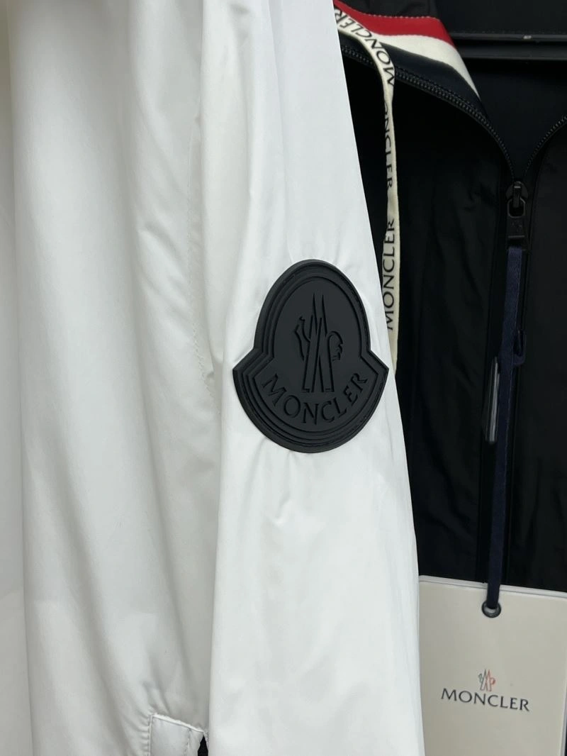 Sustainable Moncler Outwear 142030