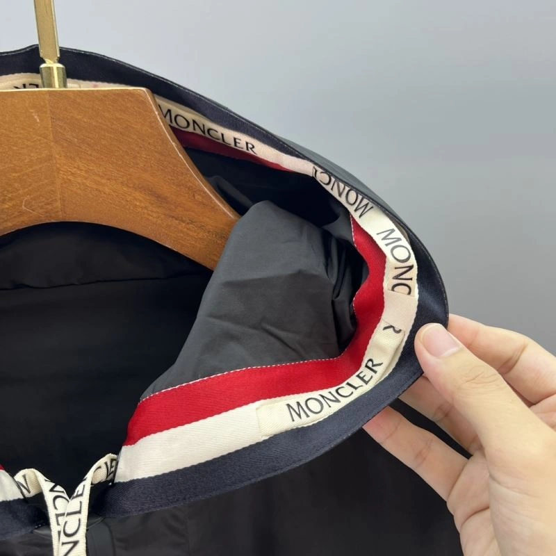 Moncler Outwear Sporty 142025
