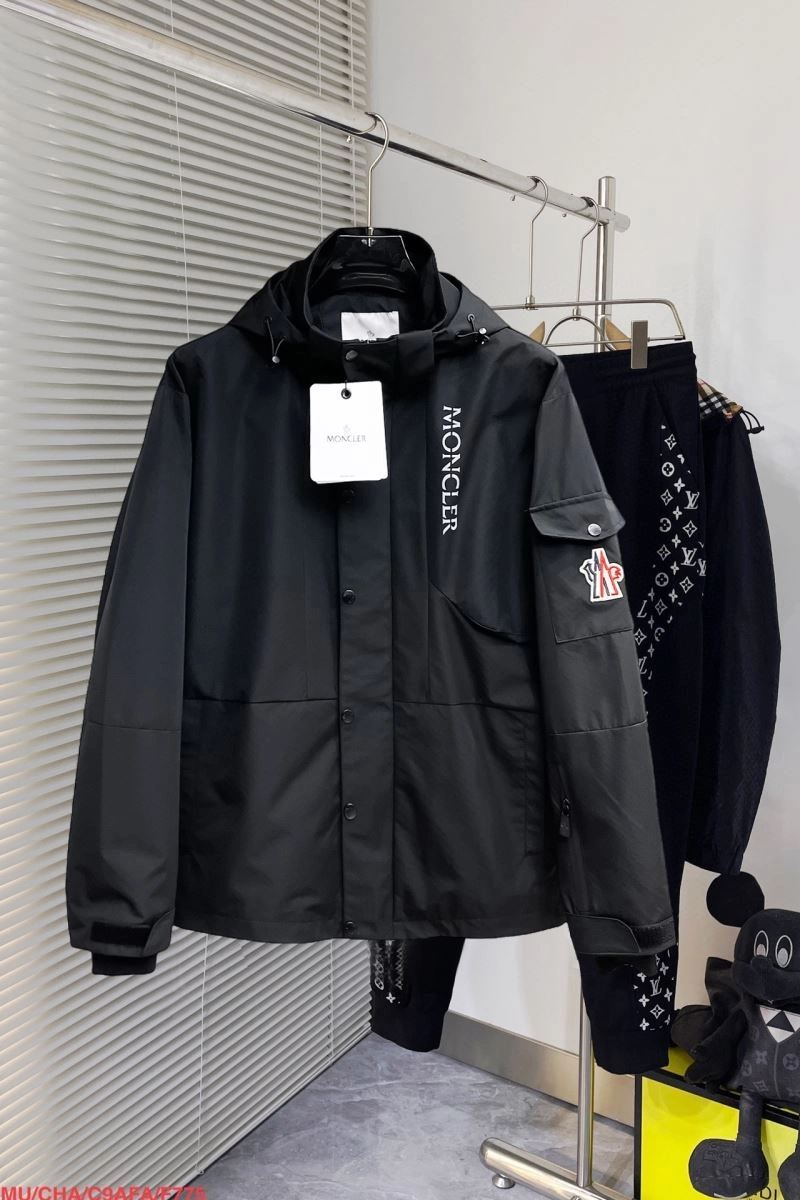Moncler Outwear FreshLook 142018