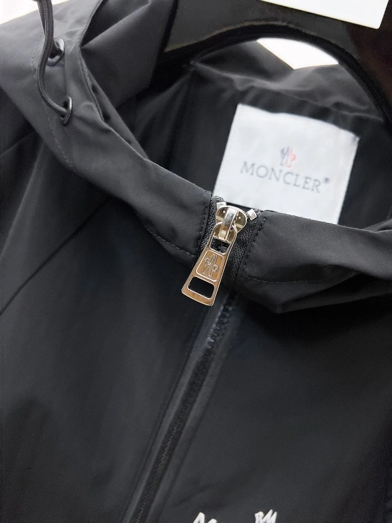 Moncler Outwear WaterResistant 141990