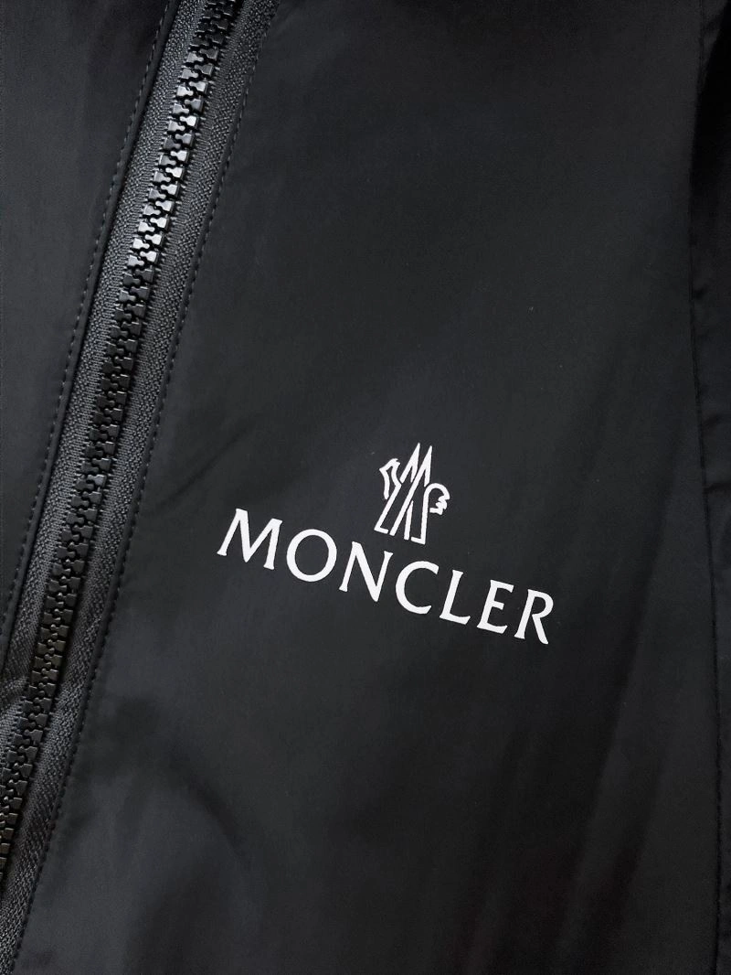 Moncler Outwear WaterResistant 141990