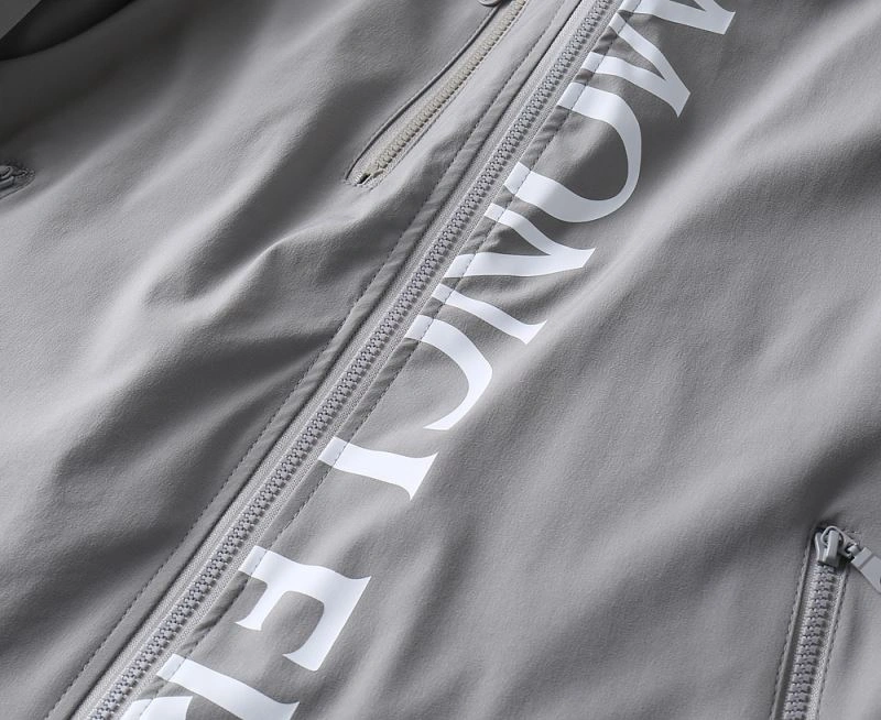 Moncler Outwear Bold 141981
