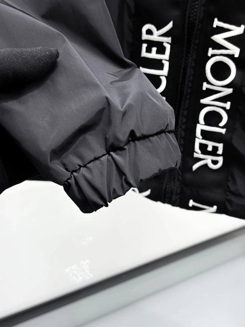 Moncler Outwear Bright 141964
