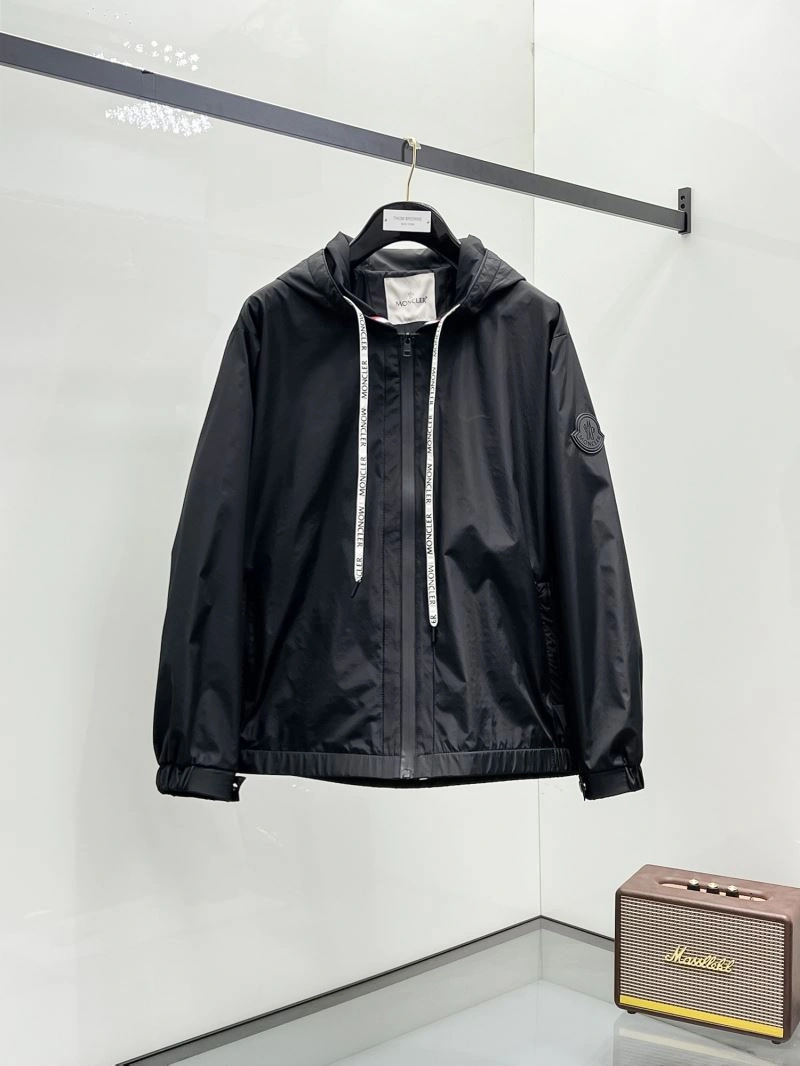 Moncler Outwear Compact 141962
