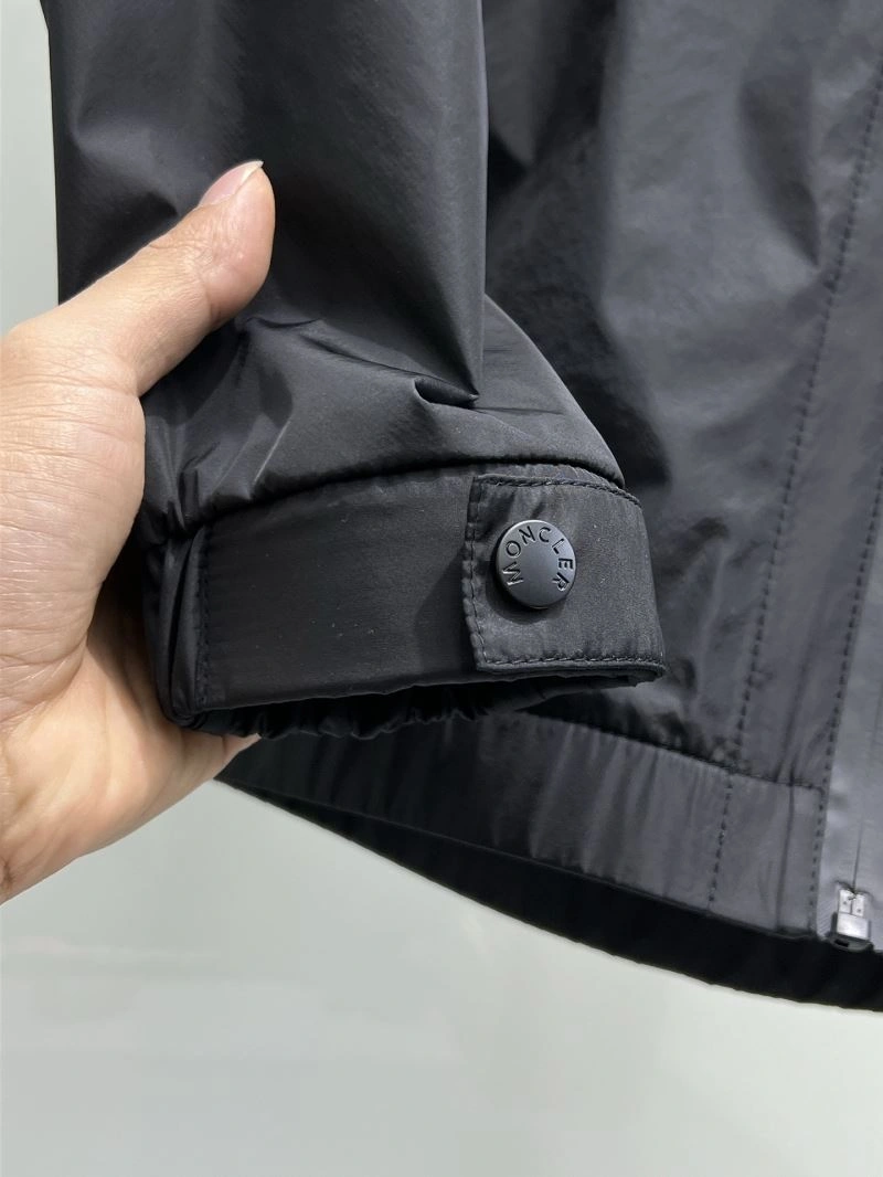 Moncler Outwear Compact 141962