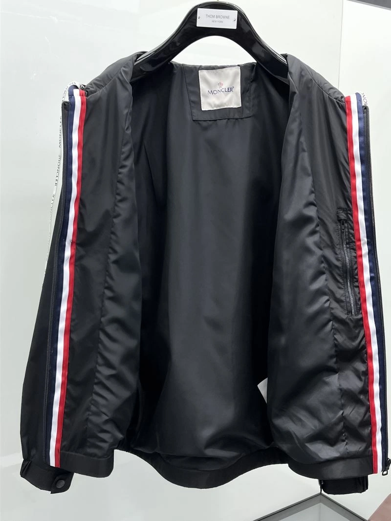 Moncler Outwear Compact 141962