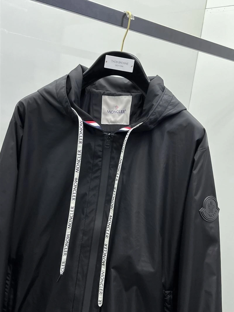 Moncler Outwear Compact 141962