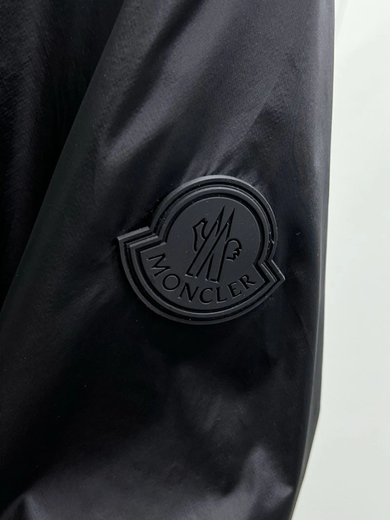 Moncler Outwear Compact 141962