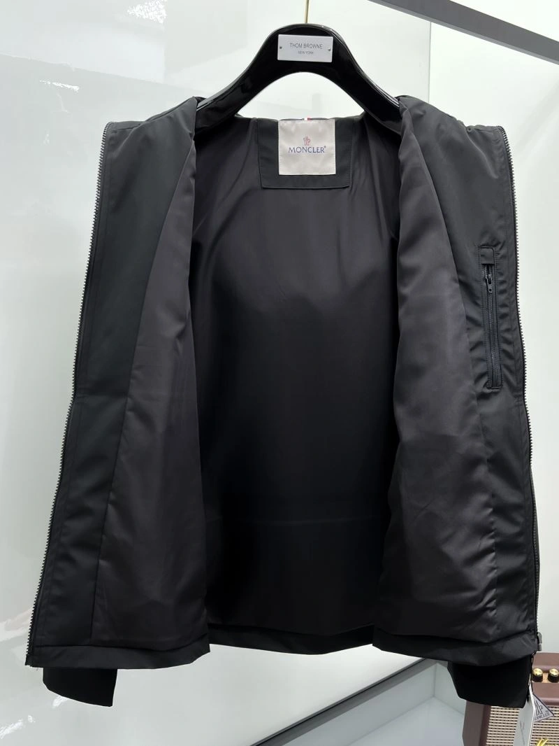 Moncler Outwear Elegant 141954