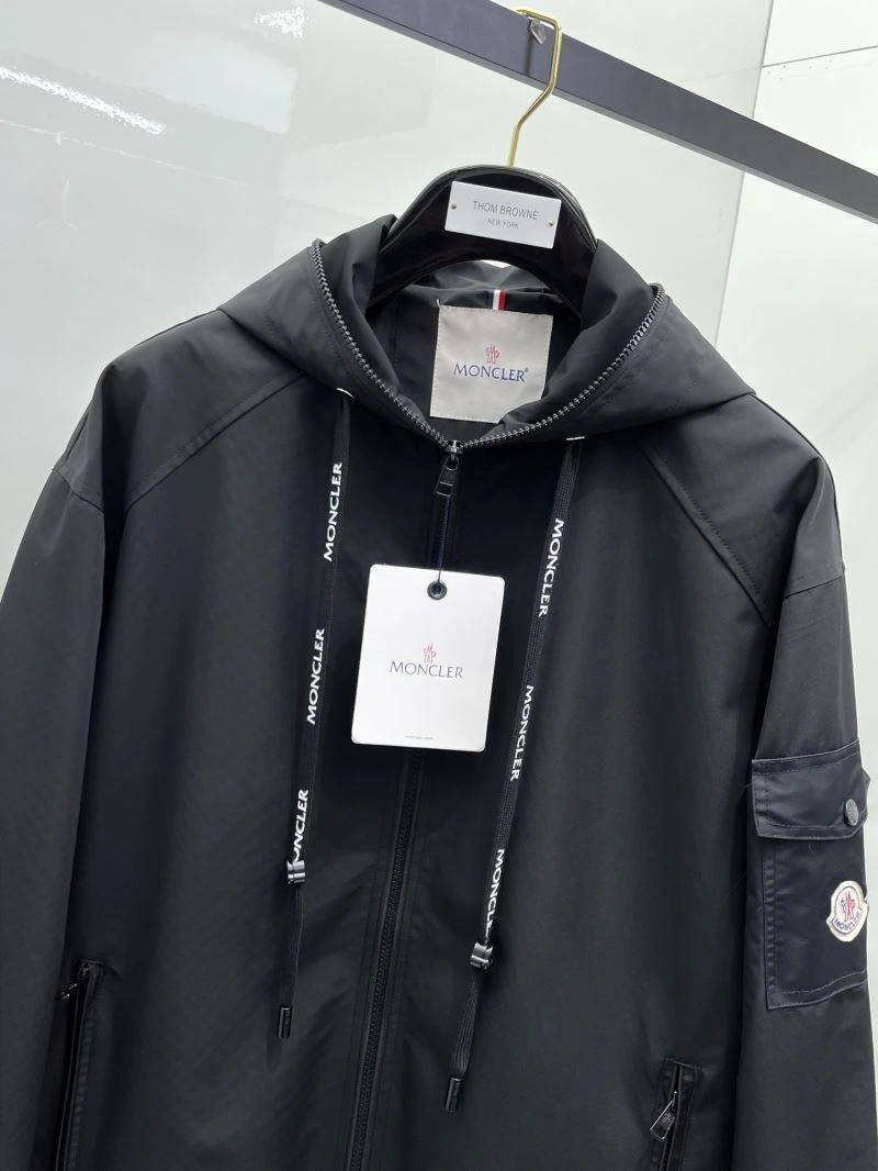 Moncler Outwear Elegant 141954
