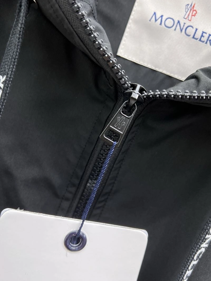 Moncler Outwear Elegant 141954