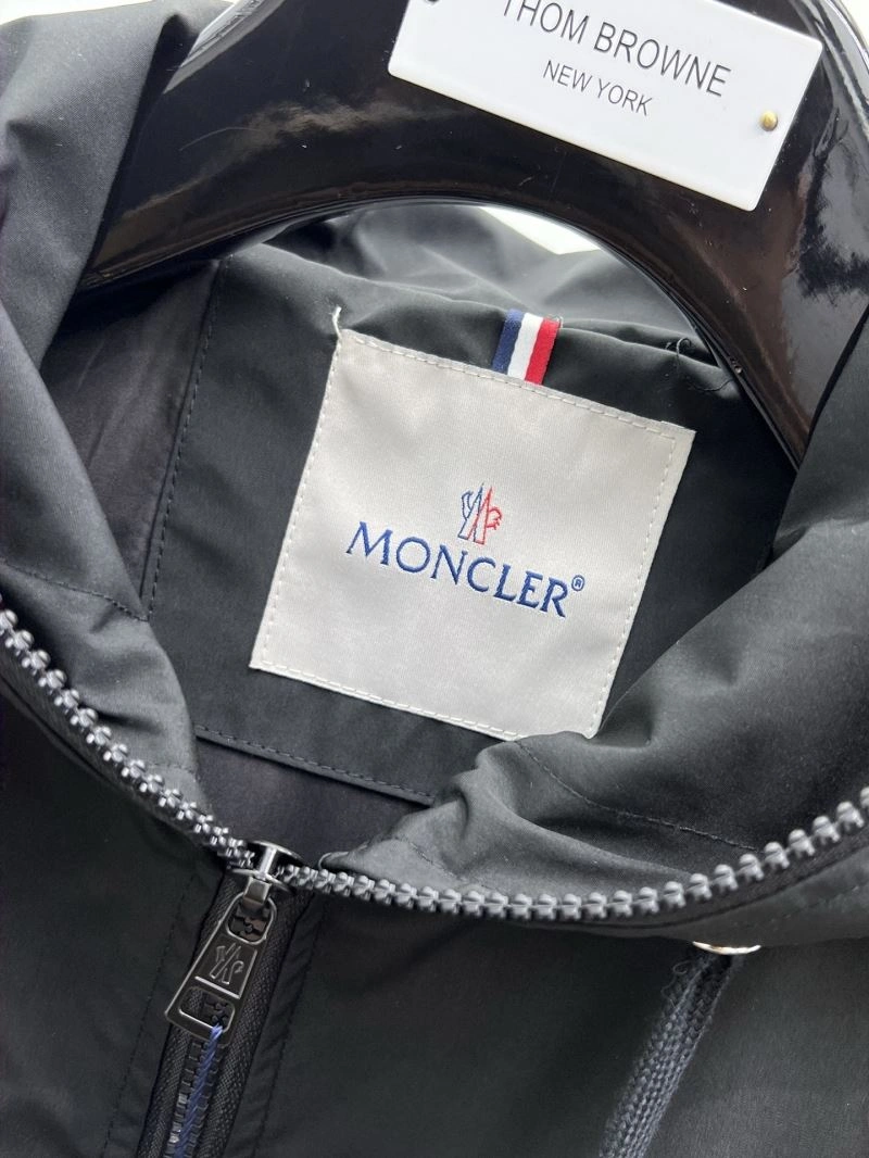 Moncler Outwear Elegant 141954