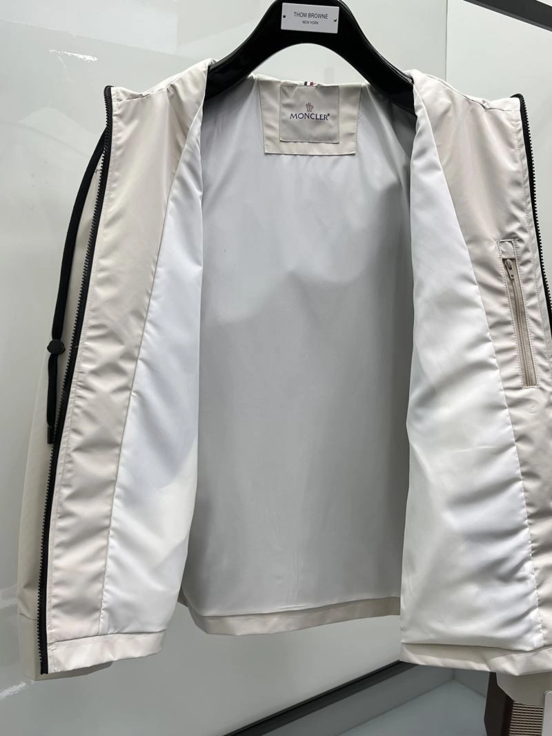Snug Moncler Outwear 141975