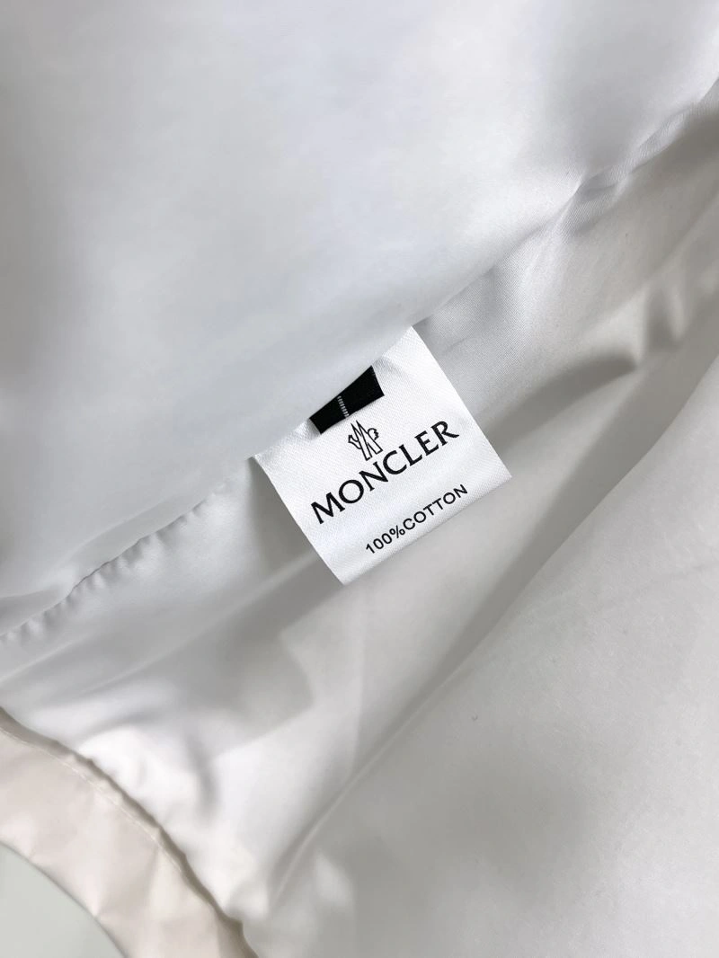 Snug Moncler Outwear 141975