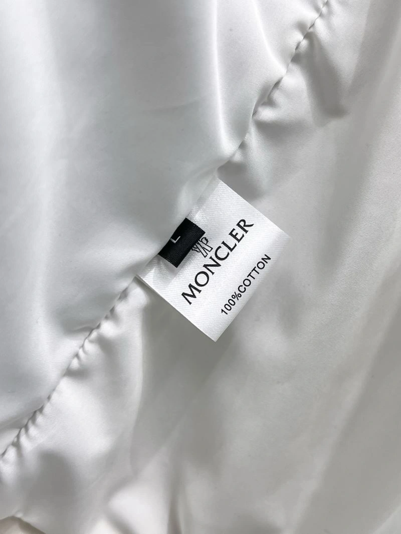 Moncler Outwear Sporty 141961