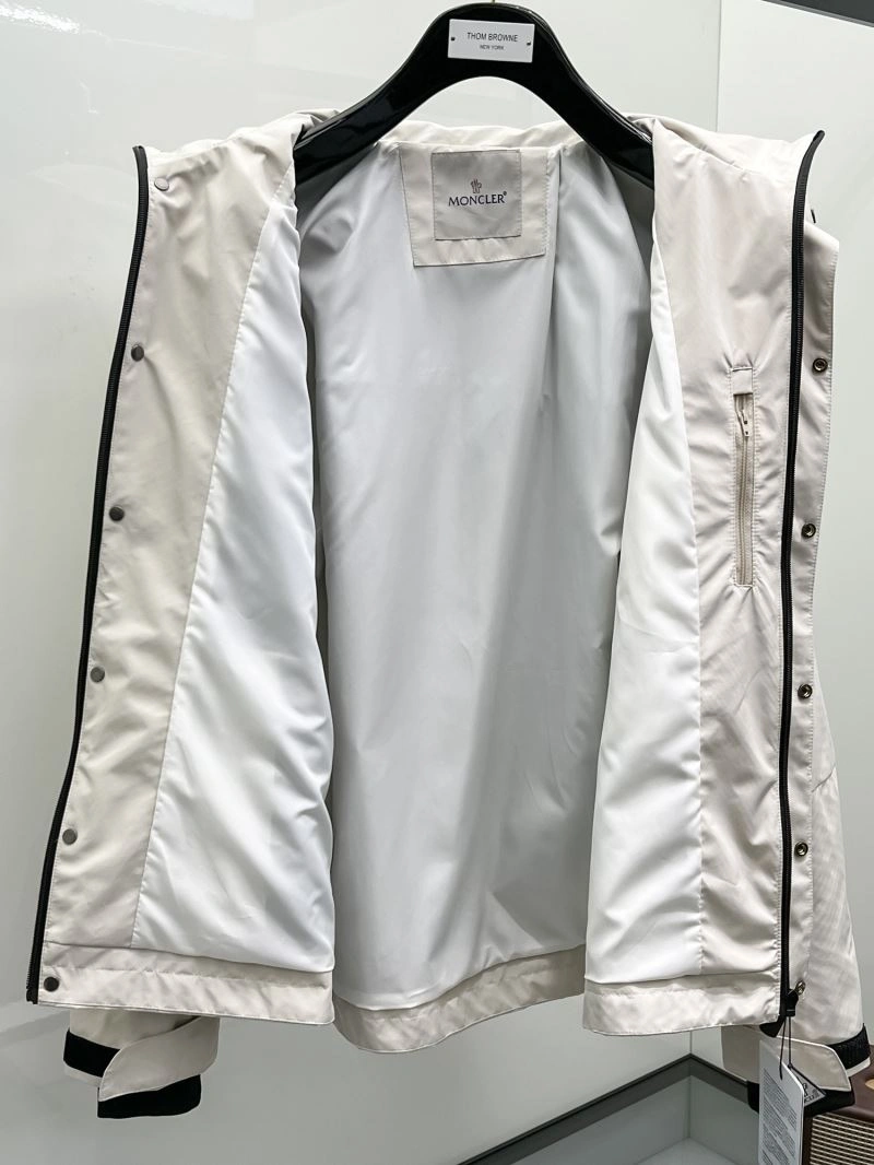 Moncler Outwear Sporty 141961