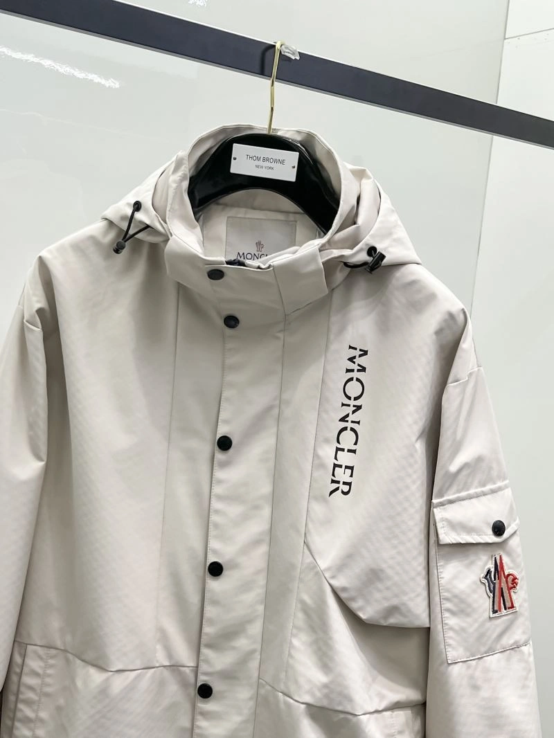 Moncler Outwear Sporty 141961
