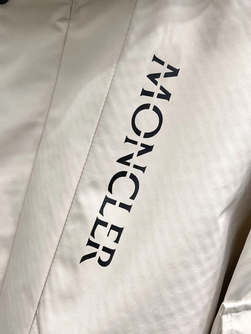 Moncler Outwear Sporty 141961