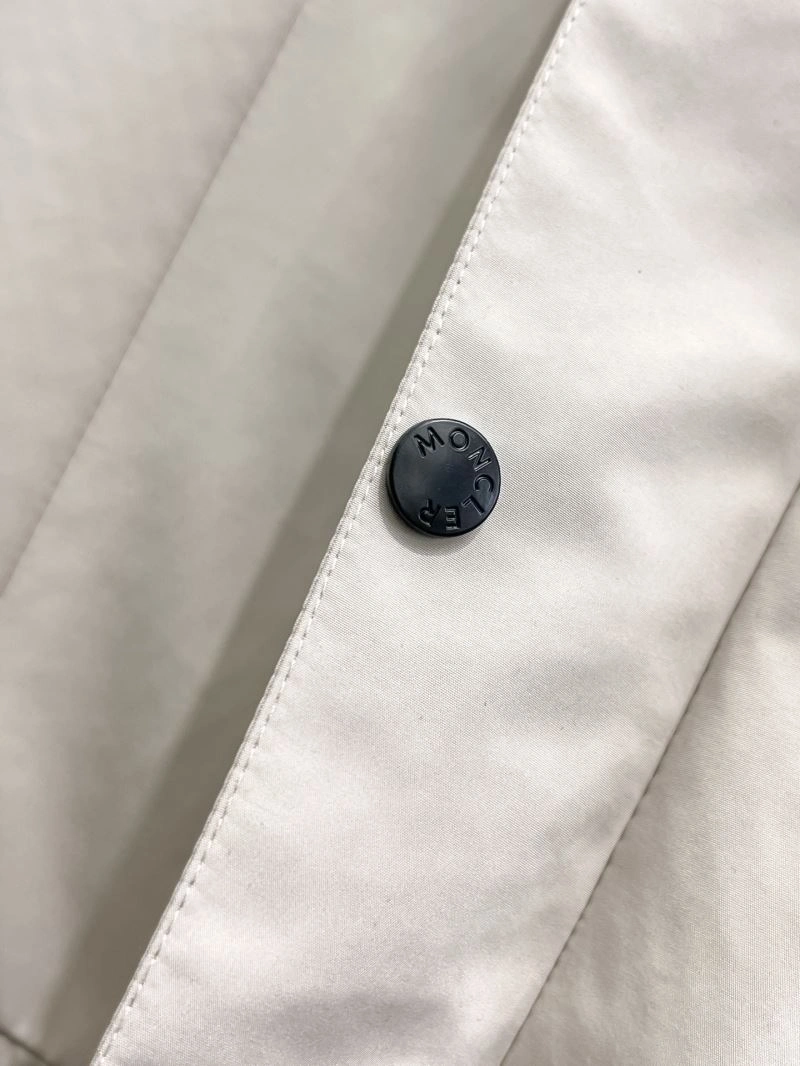 Moncler Outwear Sporty 141961