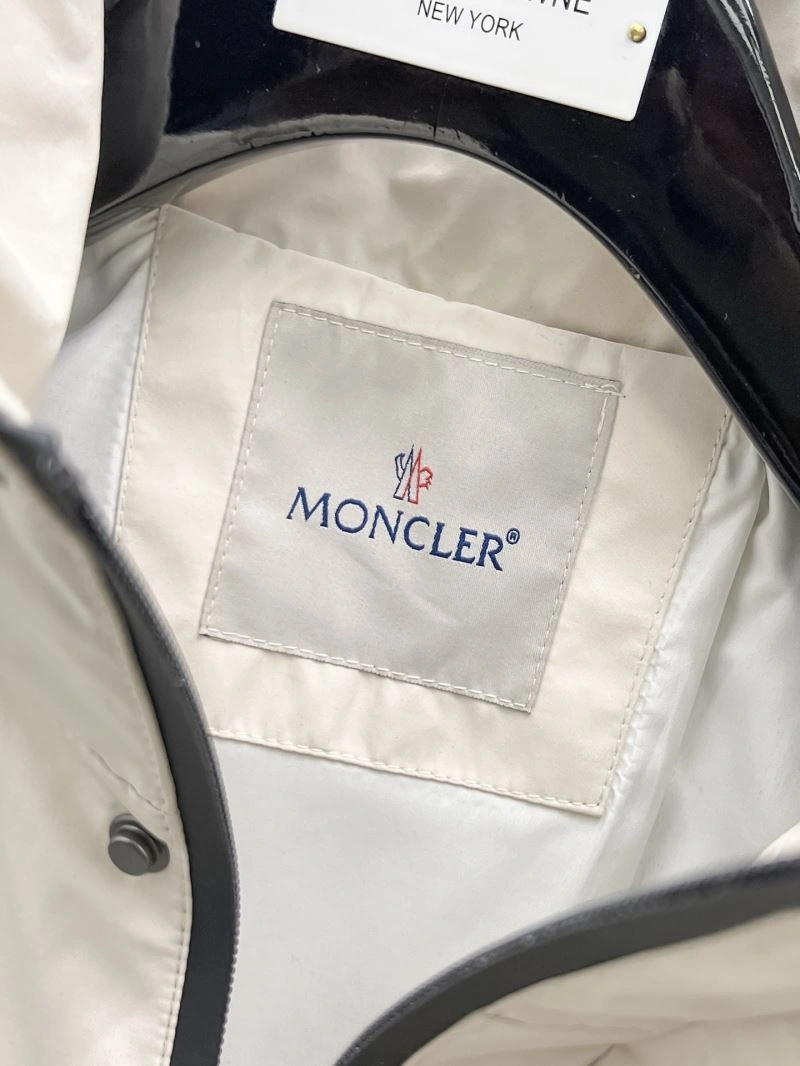 Moncler Outwear Sporty 141961