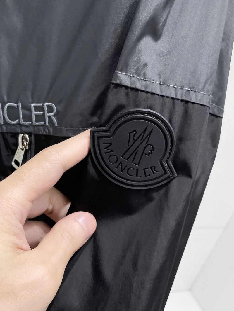 Moncler Outwear Vibrant 141966