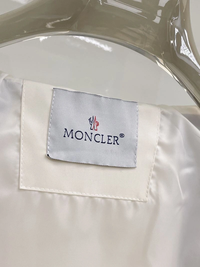 Premium Moncler Outwear 141969