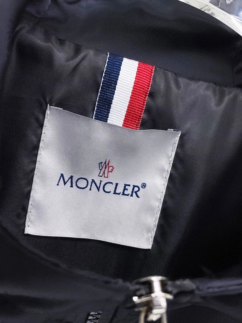Moncler Outwear Breathable 141963