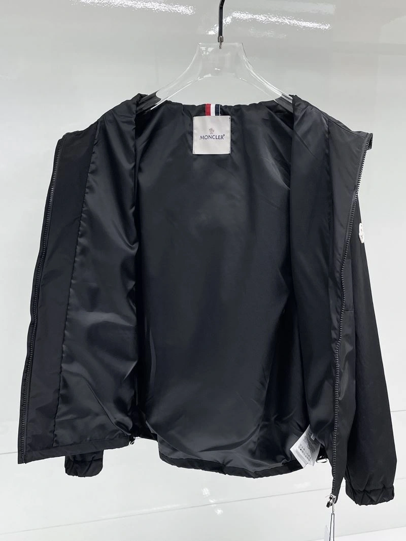Functional Moncler Outwear 141965