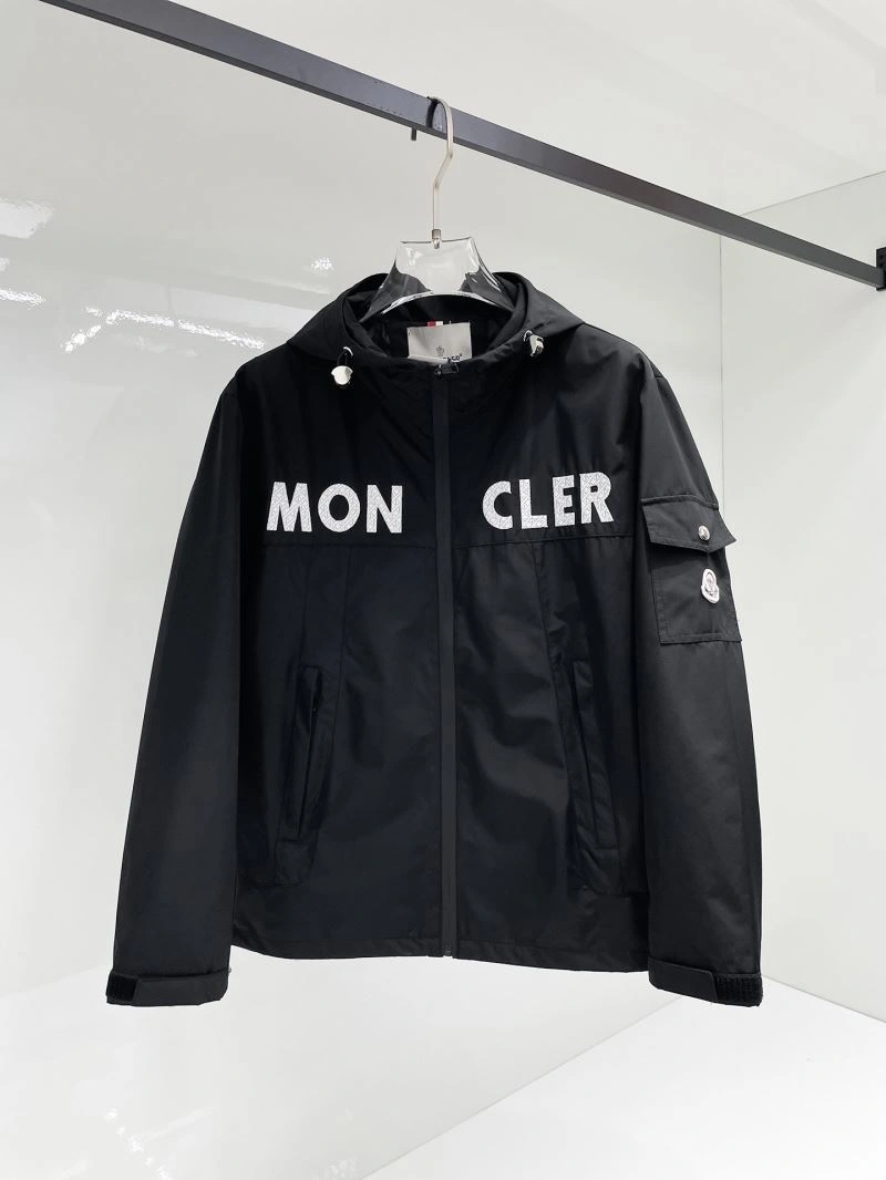 Lightweight Moncler Outwear 141970