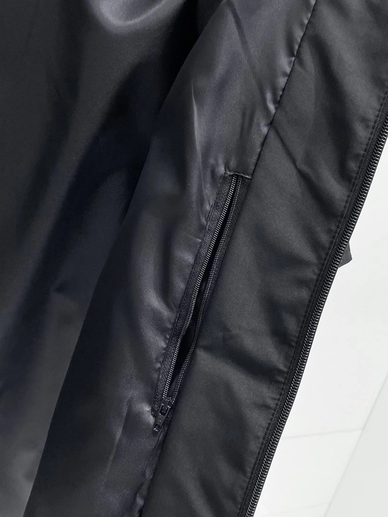 Lightweight Moncler Outwear 141970