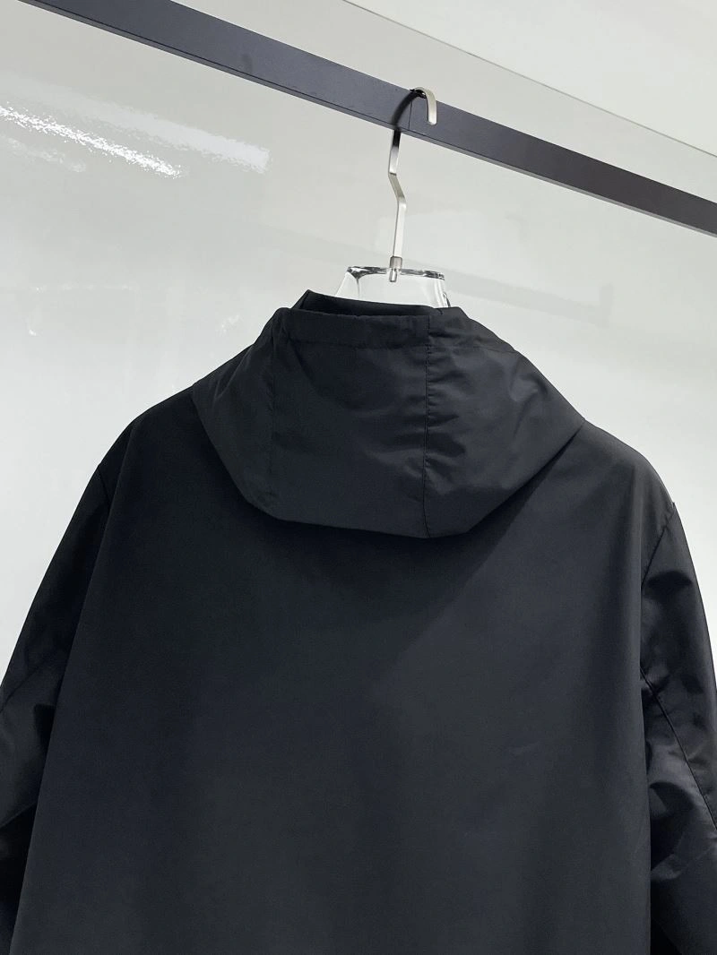 Lightweight Moncler Outwear 141970