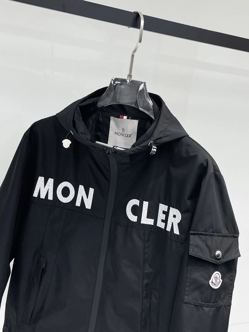 Lightweight Moncler Outwear 141970