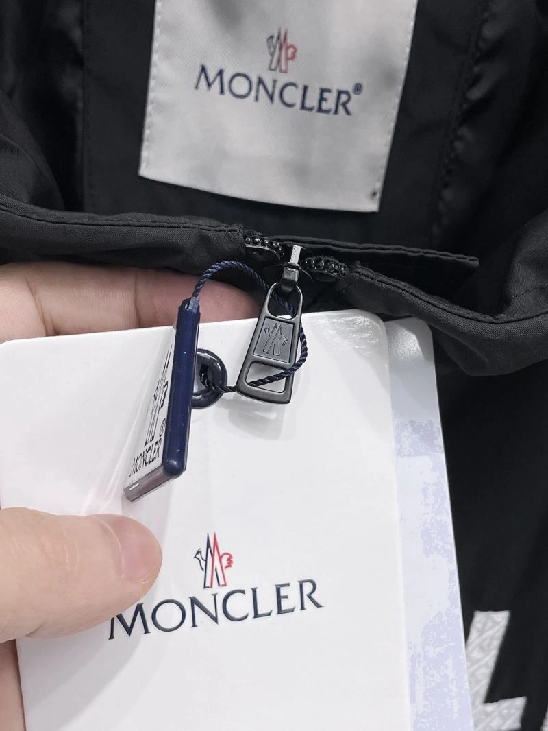 Lightweight Moncler Outwear 141970