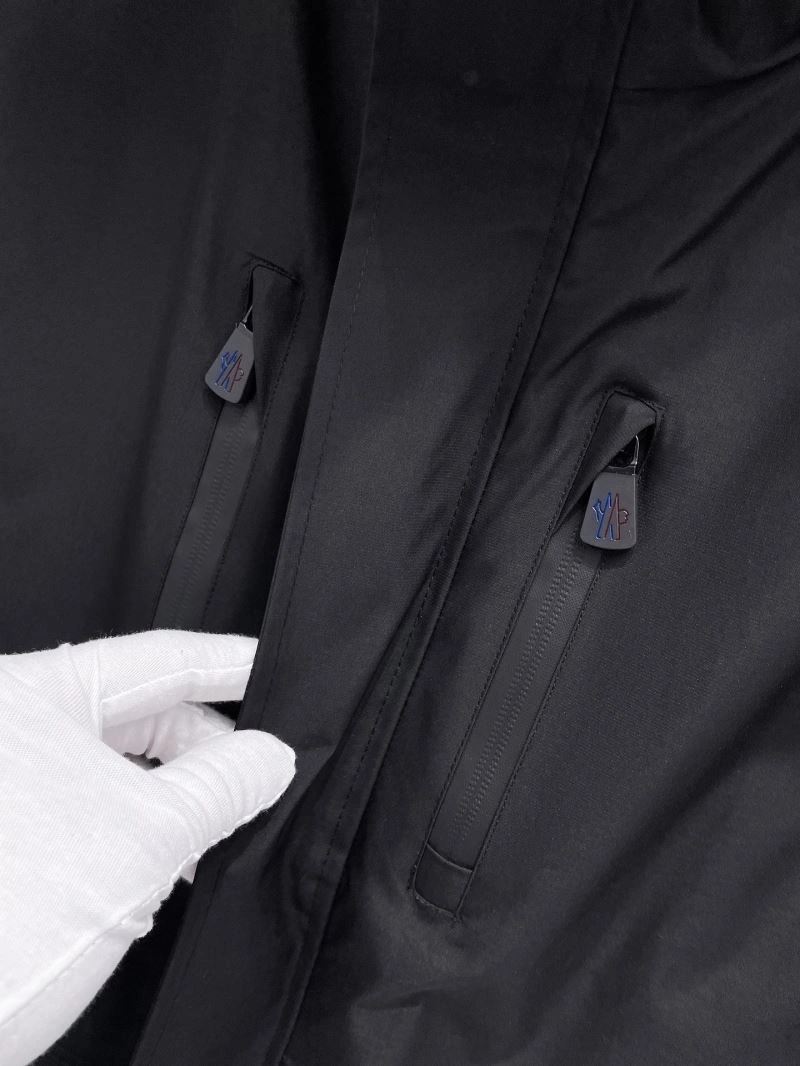 Minimalist Moncler Outwear 141957