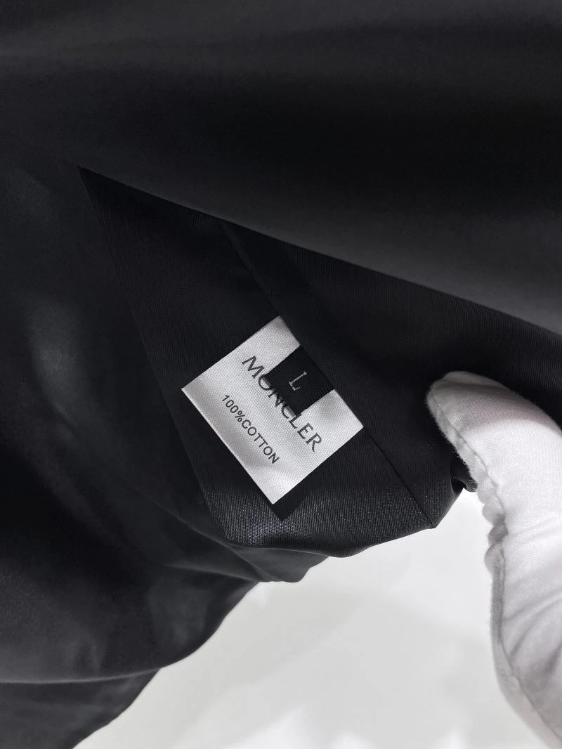 Minimalist Moncler Outwear 141957