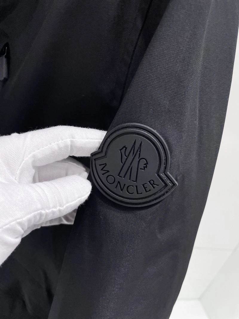 Minimalist Moncler Outwear 141957