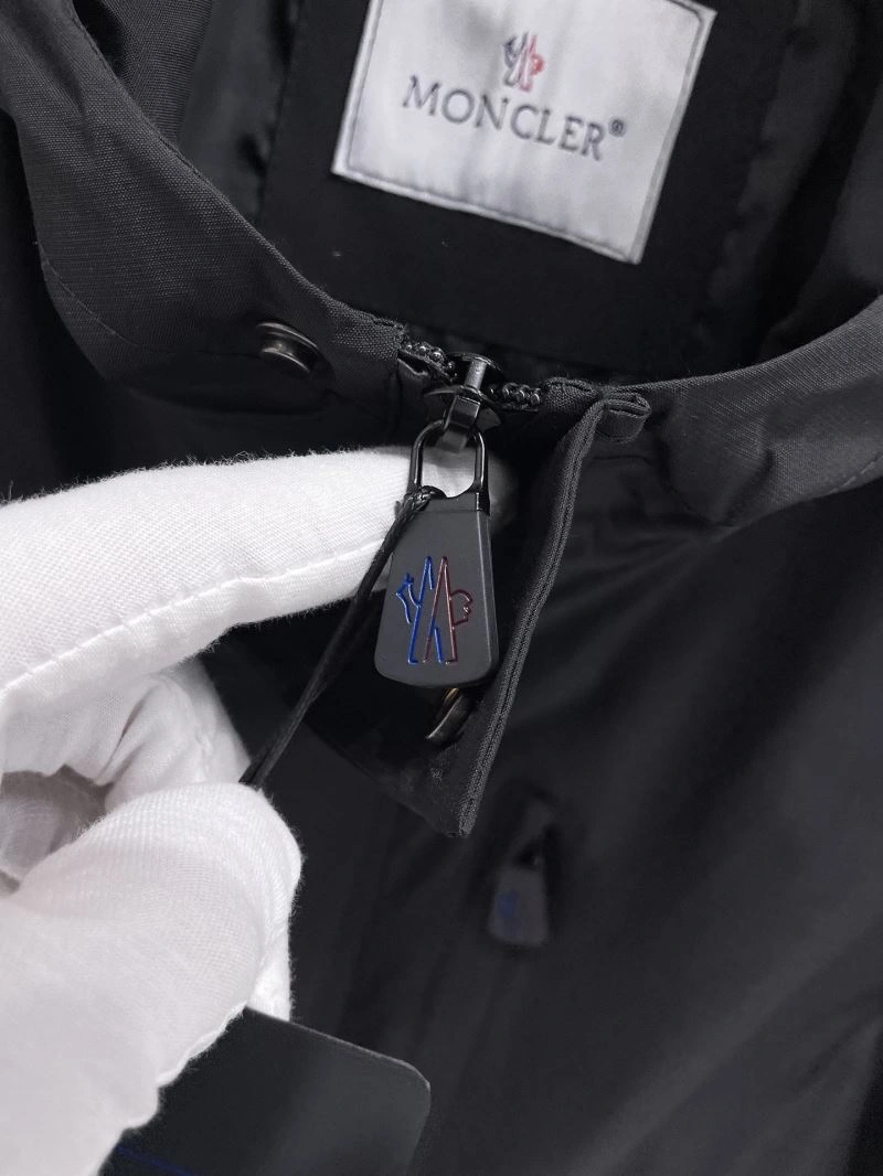 Minimalist Moncler Outwear 141957