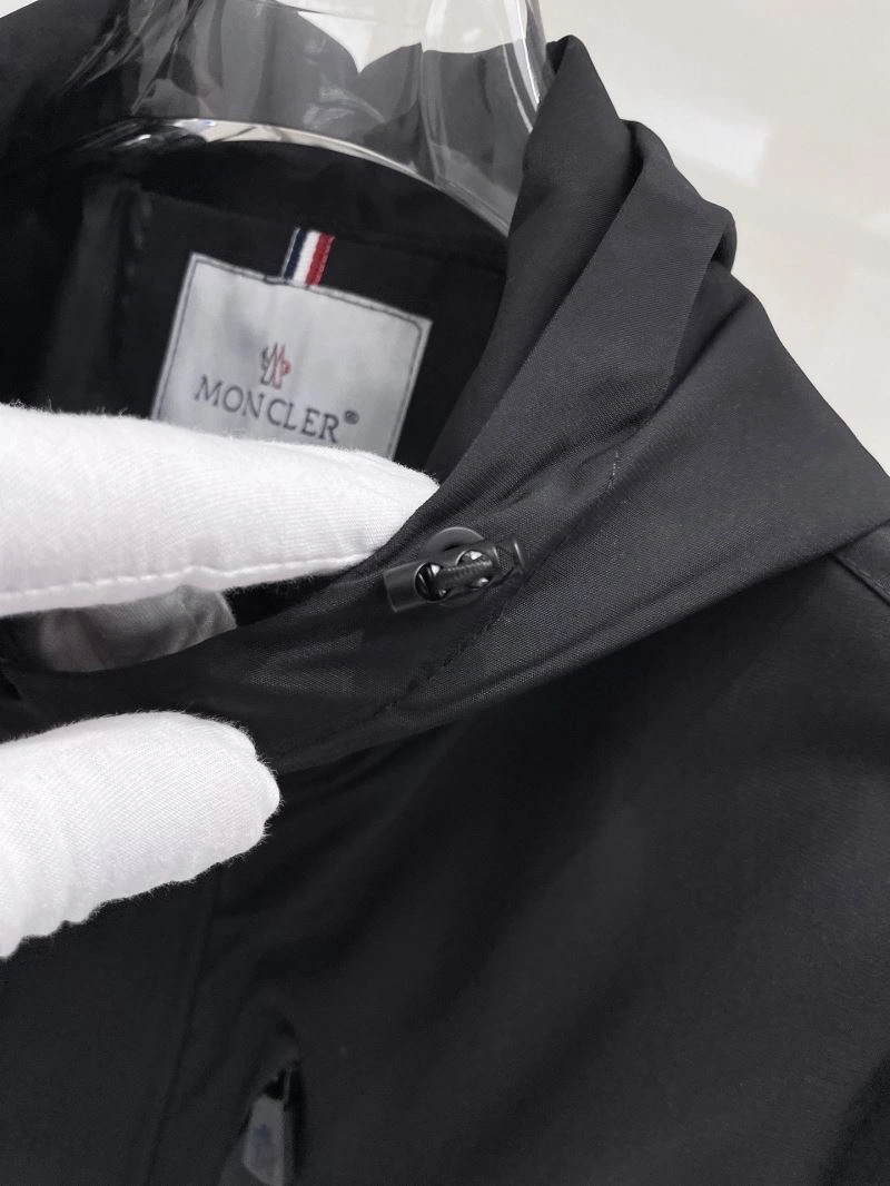 Minimalist Moncler Outwear 141957