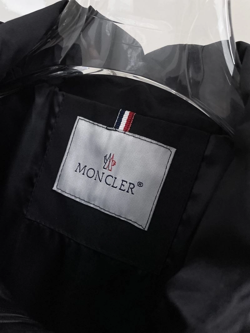Minimalist Moncler Outwear 141957