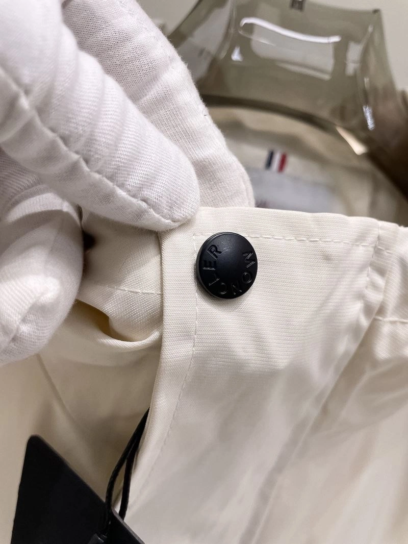 Moncler Outwear Unisex 141944