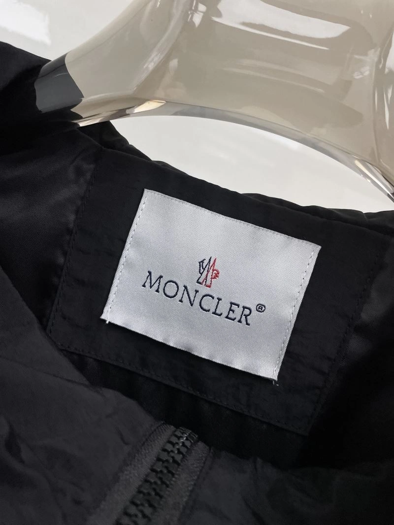 Moncler Outwear Minimalist 141943