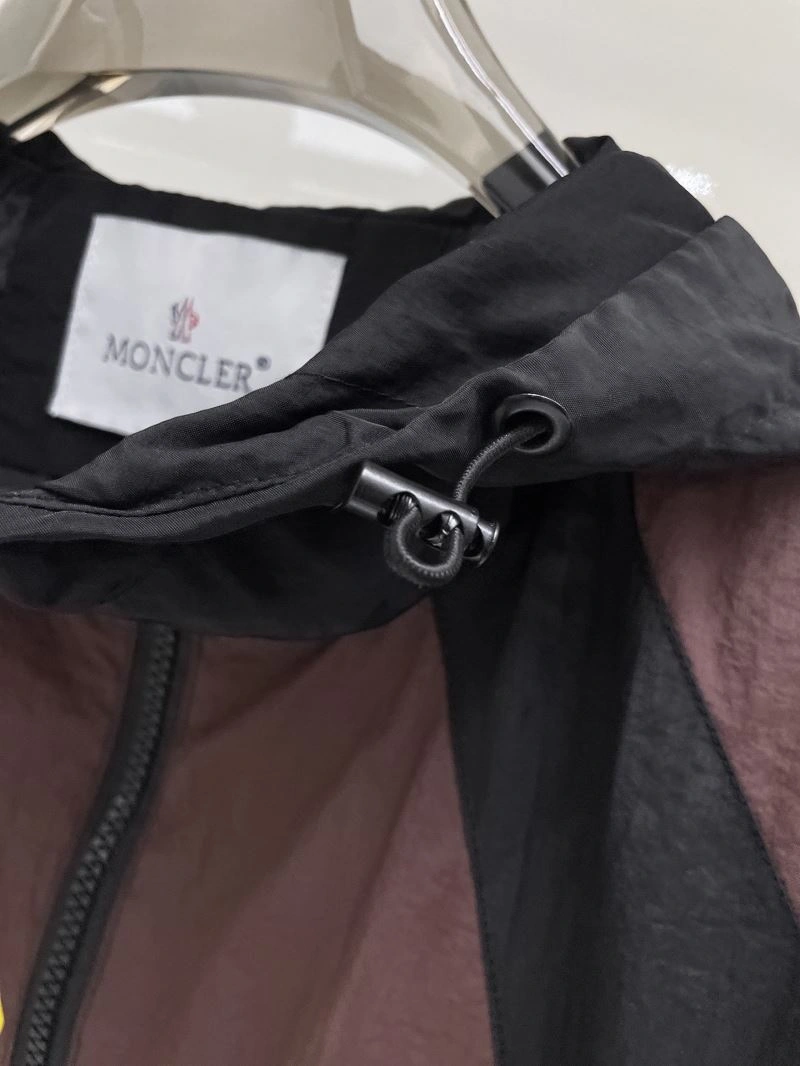 Moncler Outwear Minimalist 141943