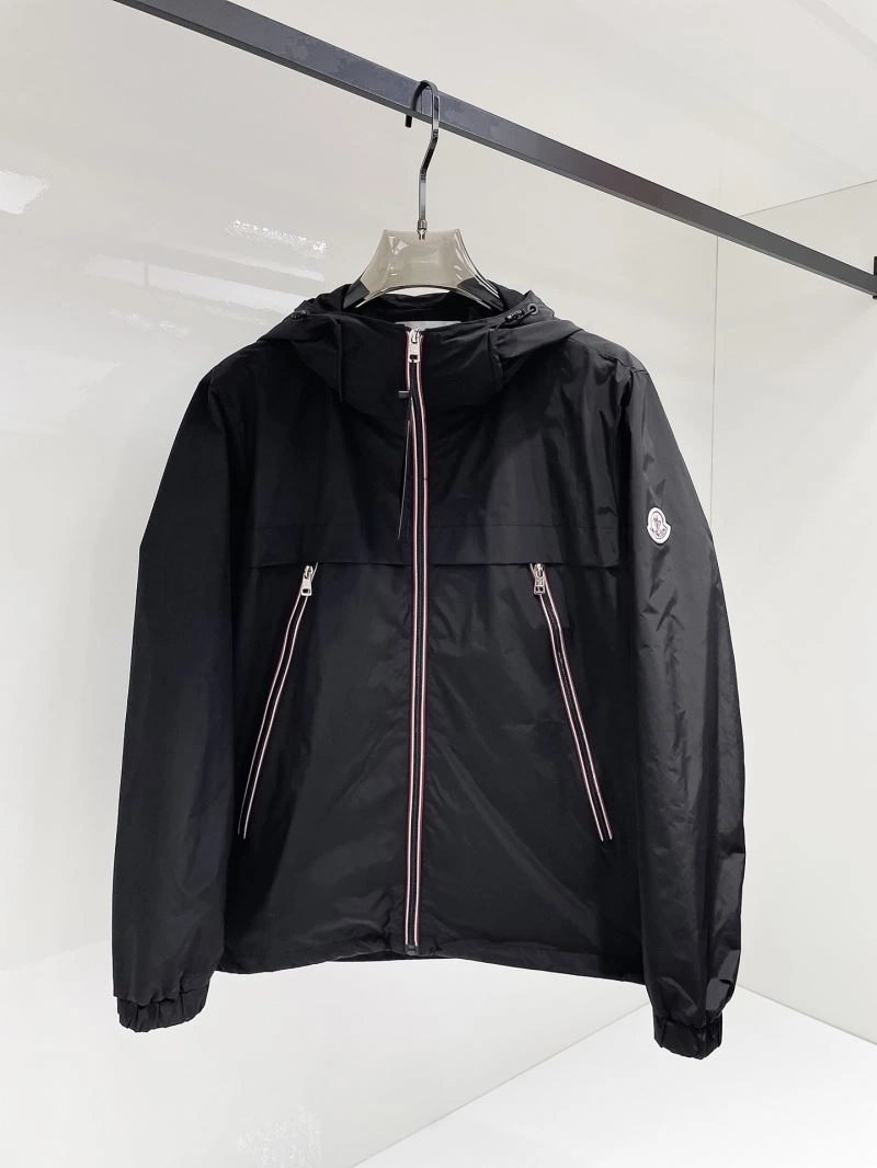 TechFriendly Moncler Outwear 141945