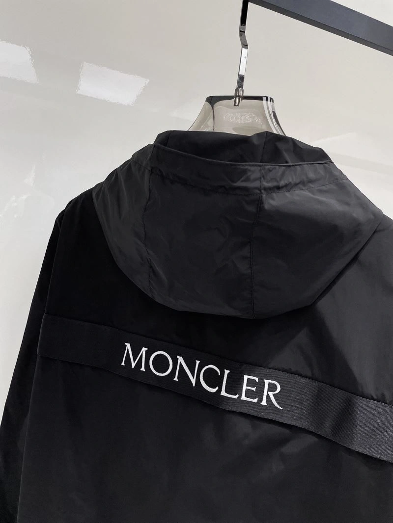 TechFriendly Moncler Outwear 141945