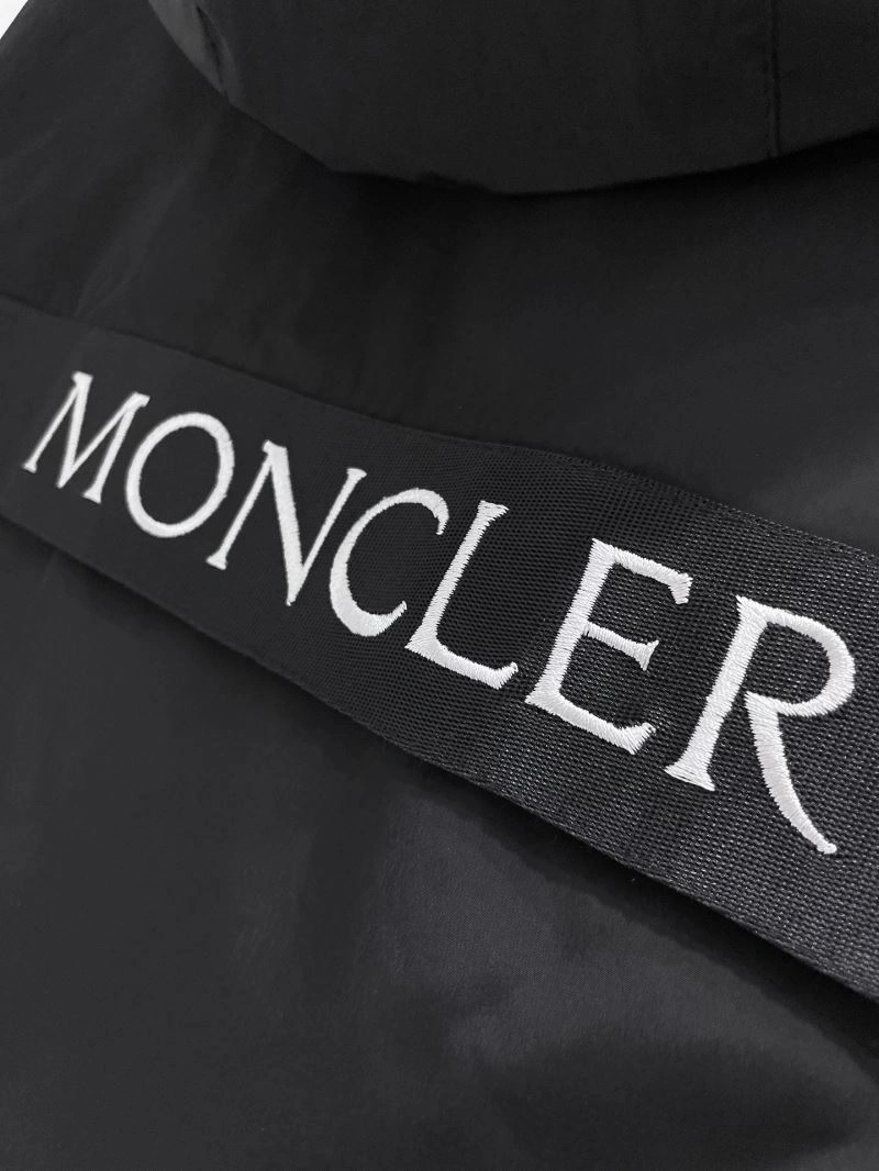 TechFriendly Moncler Outwear 141945