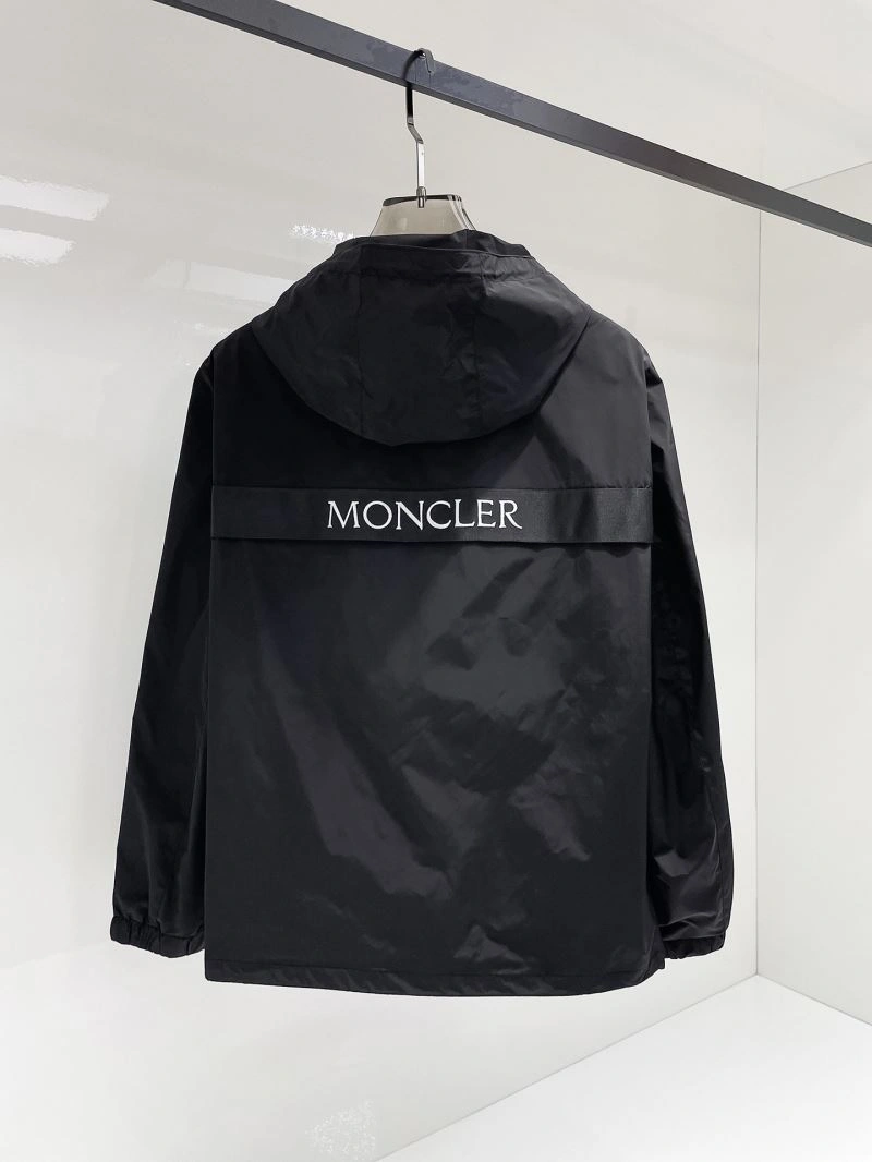 TechFriendly Moncler Outwear 141945