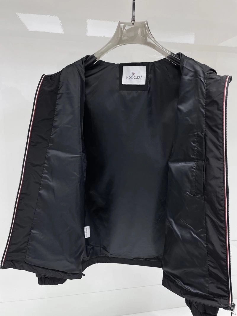 TechFriendly Moncler Outwear 141945